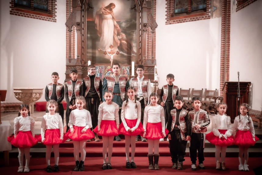 KINDERFEST: "Fröhliche Weihnachten und glückliches neues Jahr!"