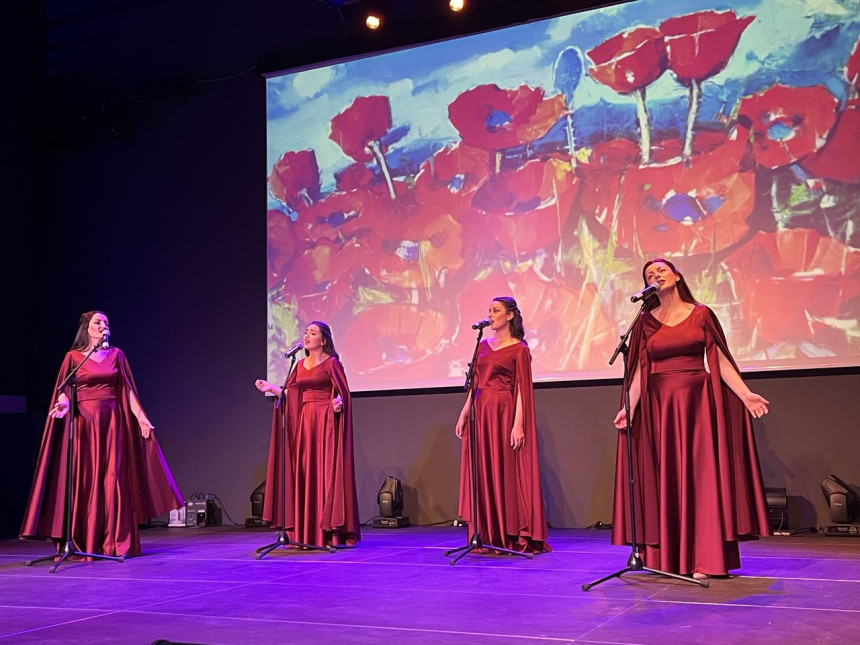 Konzert des Vokalensemble „NAIRYAN“: Gesang mit der Übersetzung der Gebärdensprache zur Stärkung der Benachteiligtenrechte